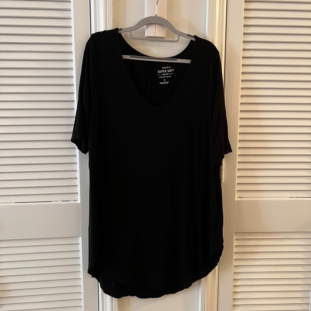 Torrid Super Soft V-Neck Tunic Black size 2